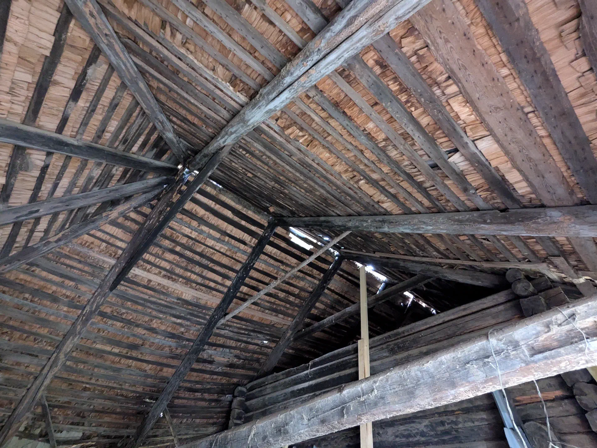 A roof truss of the Rehe construction photographed from the inside