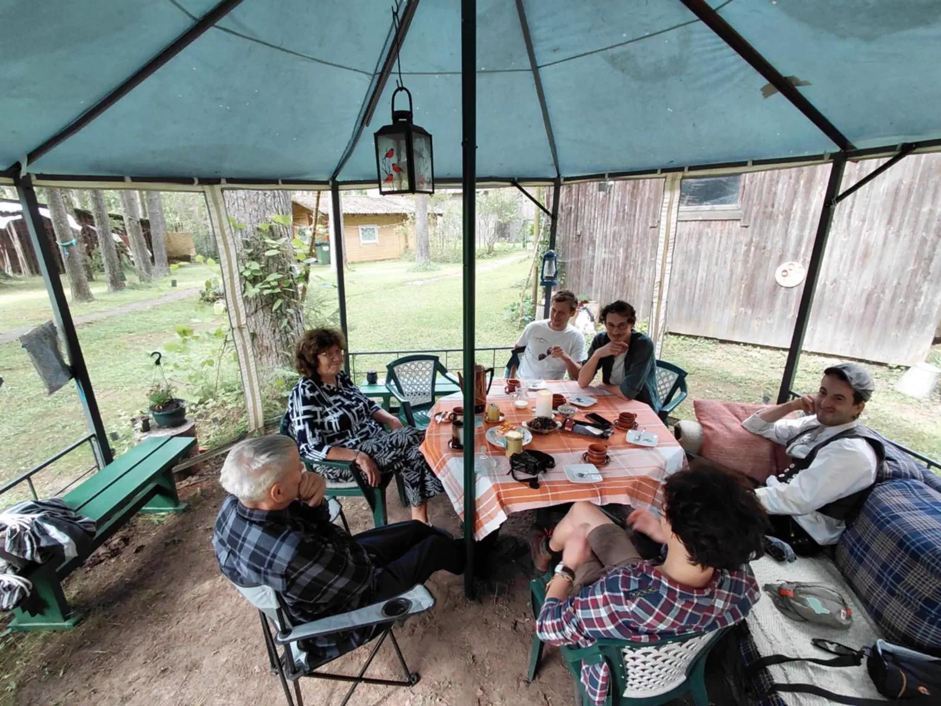 Association members are sitting in Marjus and Jaans mosquito-proof tent and enjoy some coffee and cake