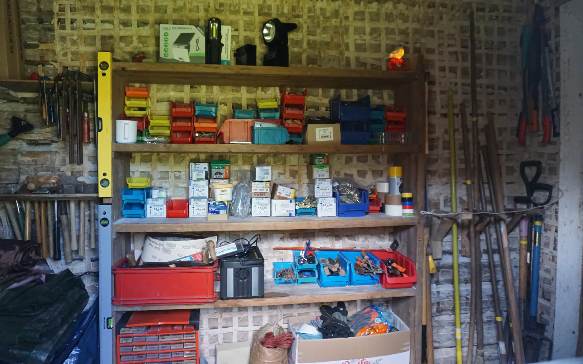 Das tidied up tool storage room