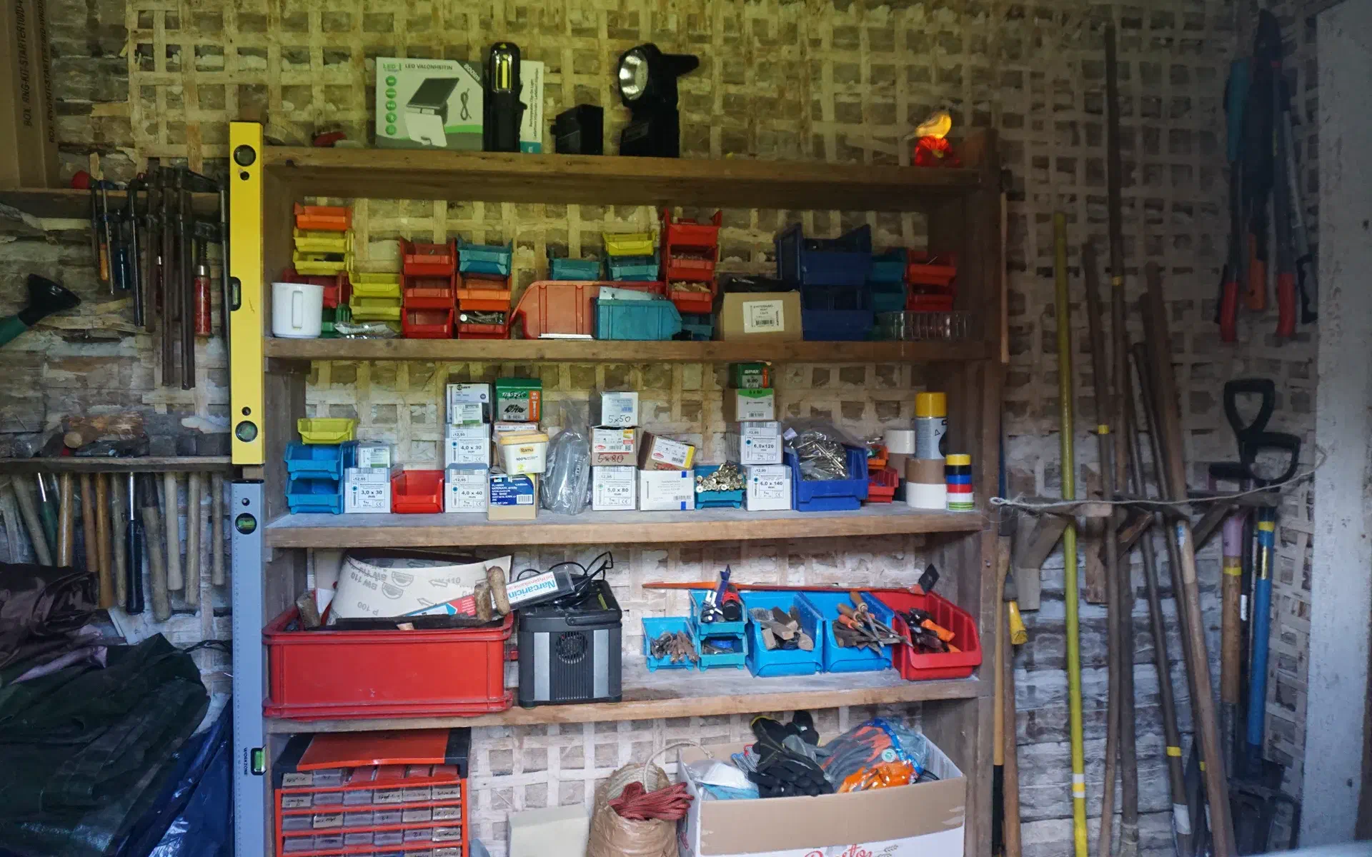 Das tidied up tool storage room