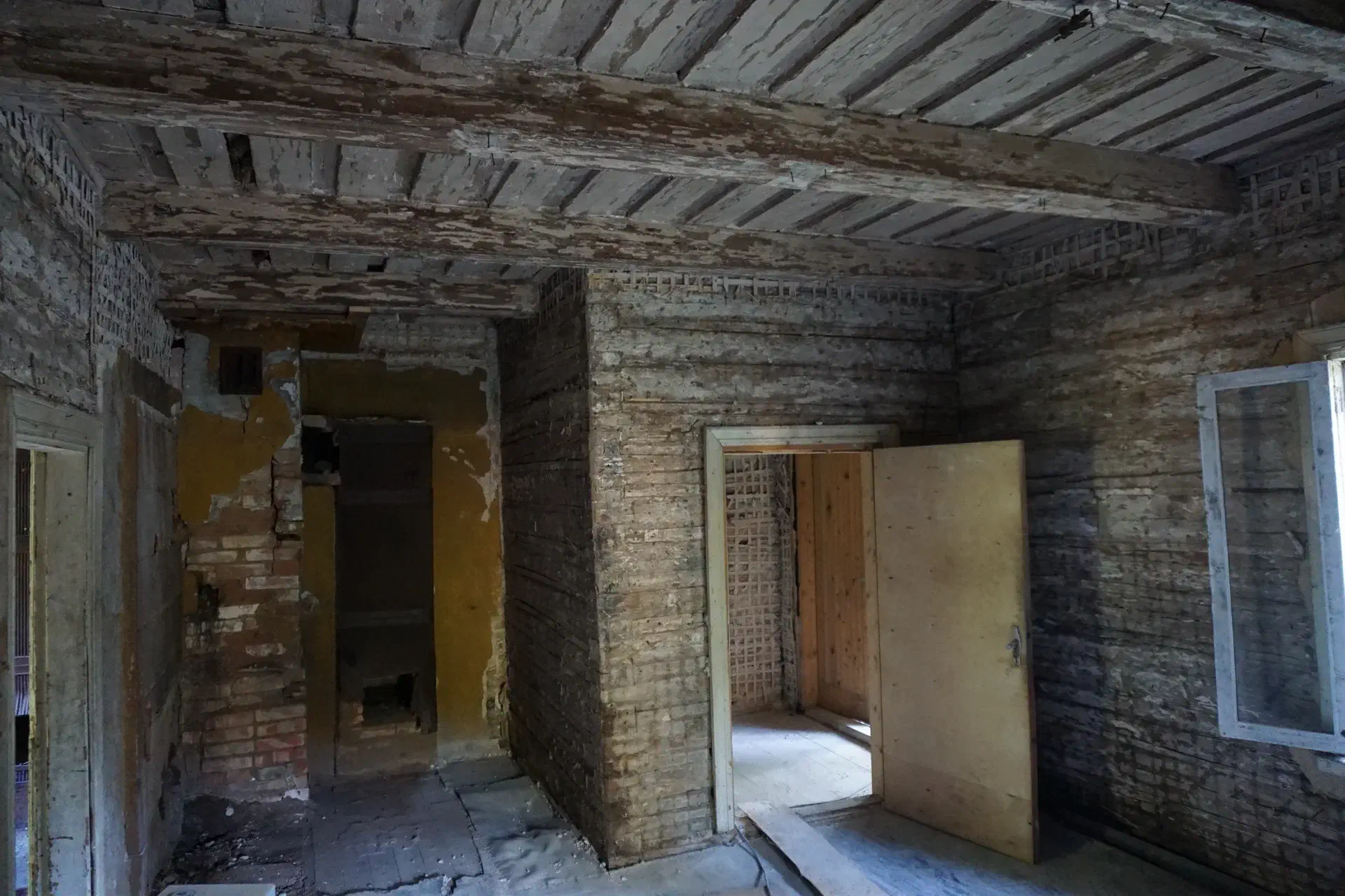 Even the hallway of the main house is now completely without plaster