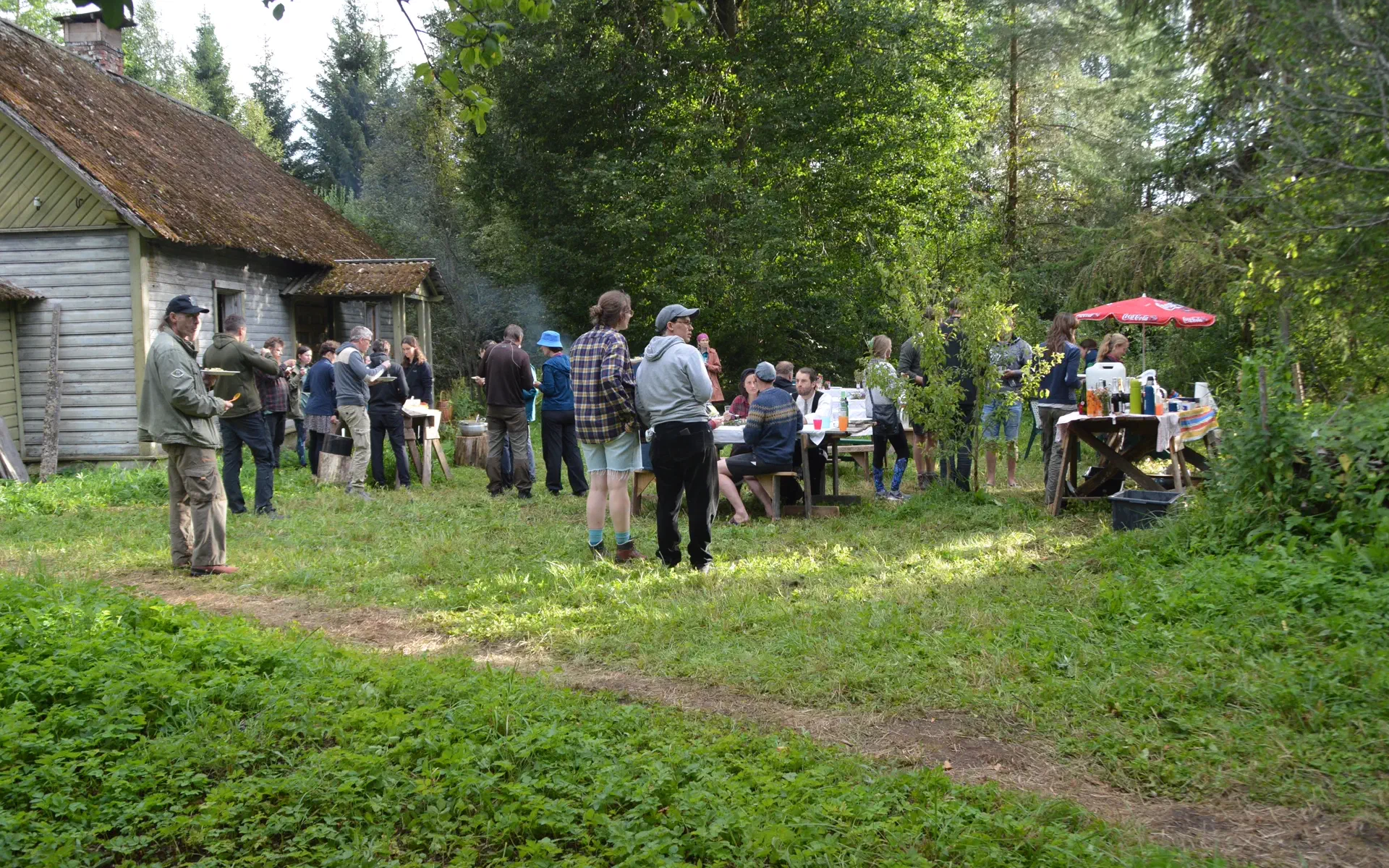 Die Festgesellschaft genießt das Fest 2